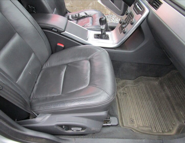 Volvo XC70 Kombi 2,4 l 158 kw