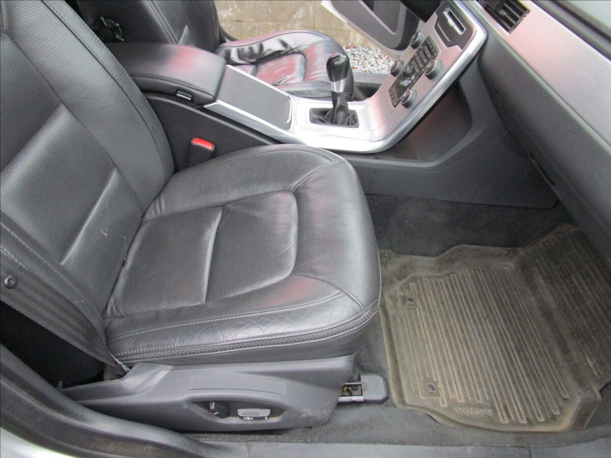 Volvo XC70 Kombi 2,4 l 158 kw