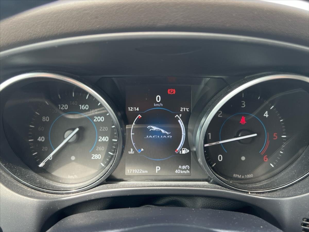 Jaguar F-Pace Kombi 2,0 l 132 kw