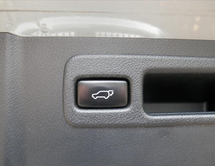 Lexus NX 300h SUV / Terénní 2,5 l 114 kw