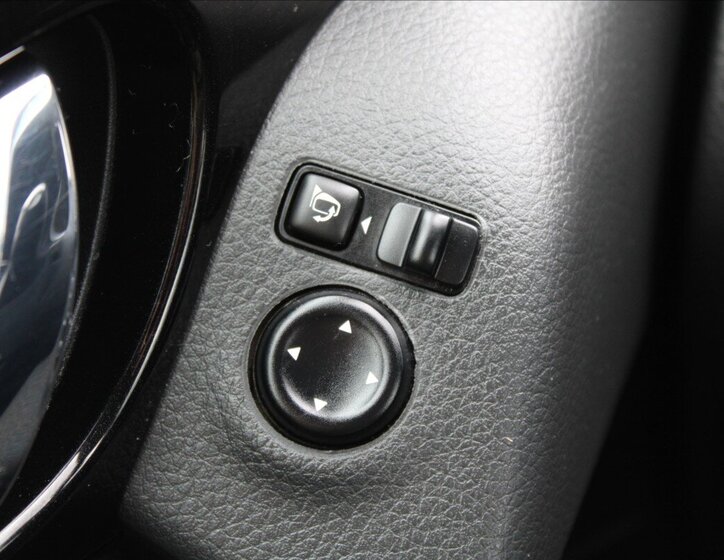 Nissan Qashqai SUV / Terénní 1,3 l 103 kw