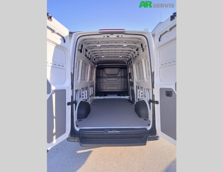 Volkswagen Crafter 12