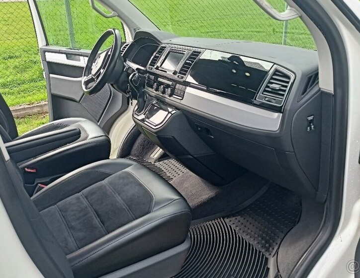Volkswagen Multivan 14