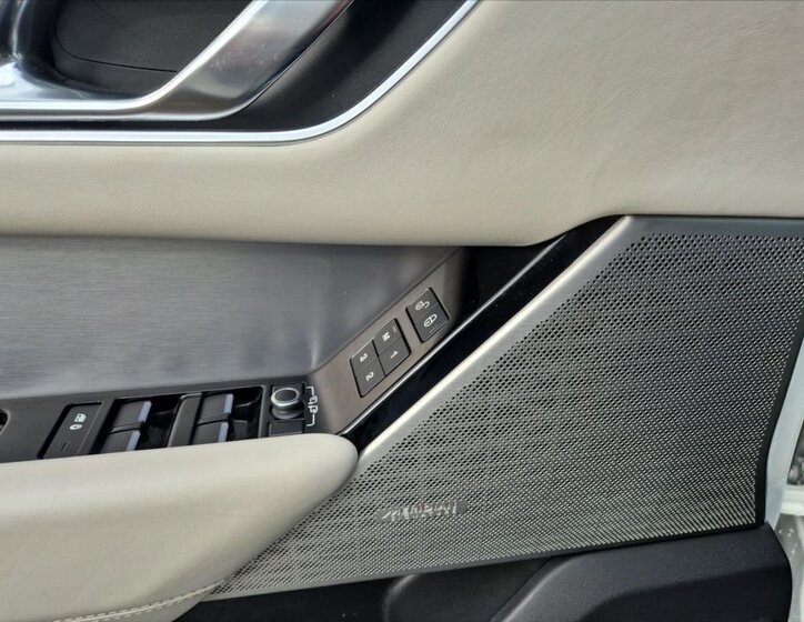 Land Rover Range Rover Velar 14