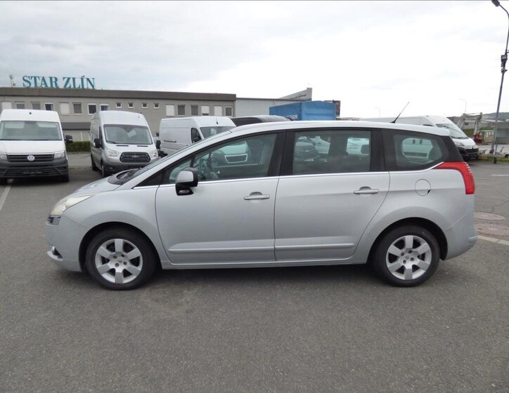 Peugeot 5008 6