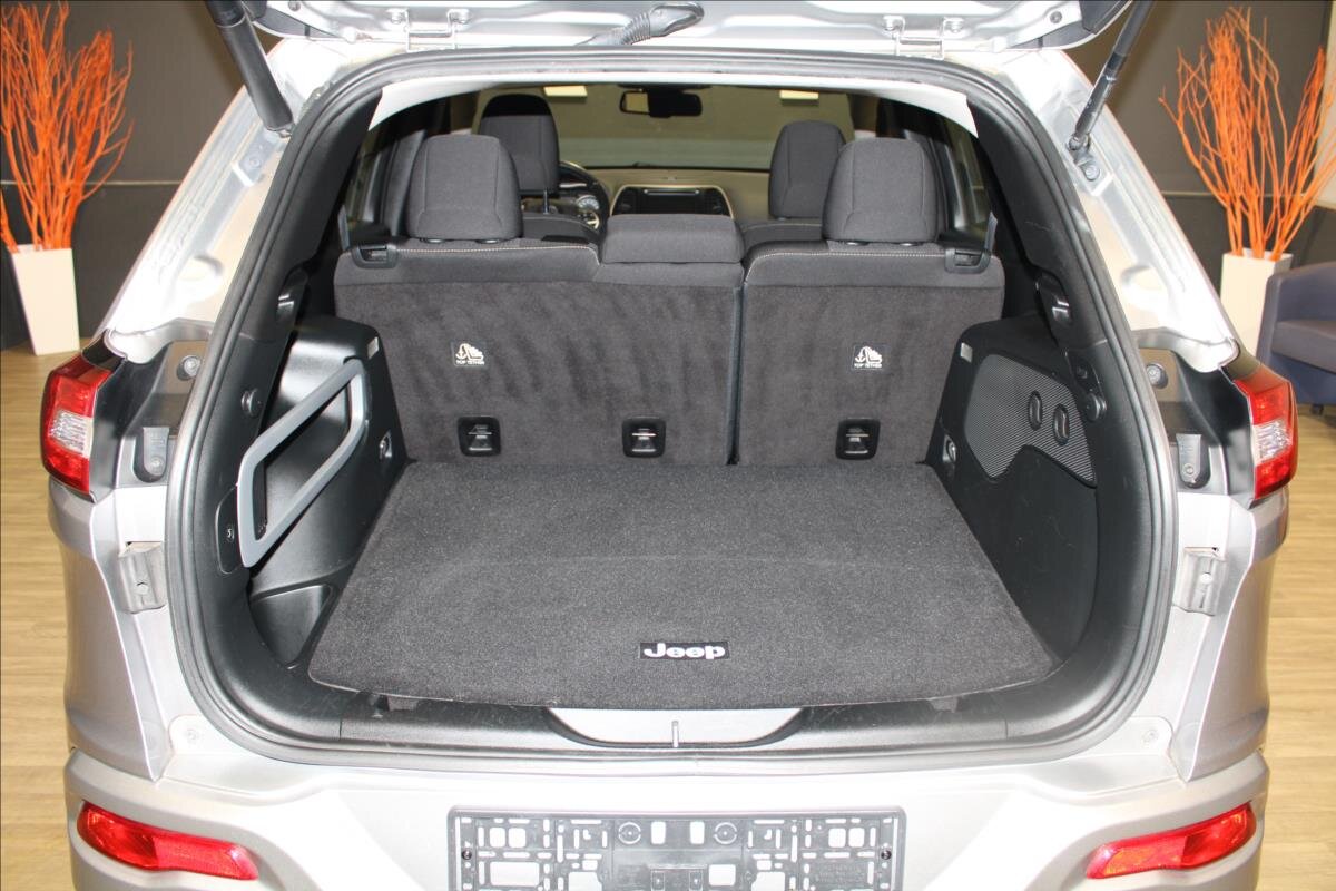 Jeep Cherokee SUV / Terénní 2,2 l 136 kw