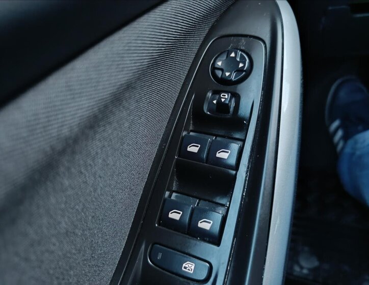 Opel Grandland X SUV / Terénní 1,2 l 96 kw