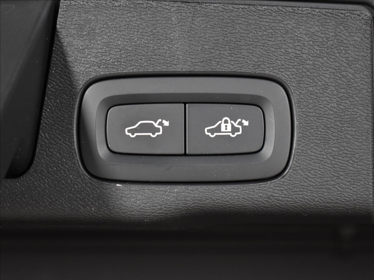 Volvo XC60 SUV / Terénní 2,0 l 184 kw