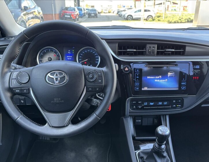 Toyota Corolla Sedan / Limuzína 1,6 l 97 kw