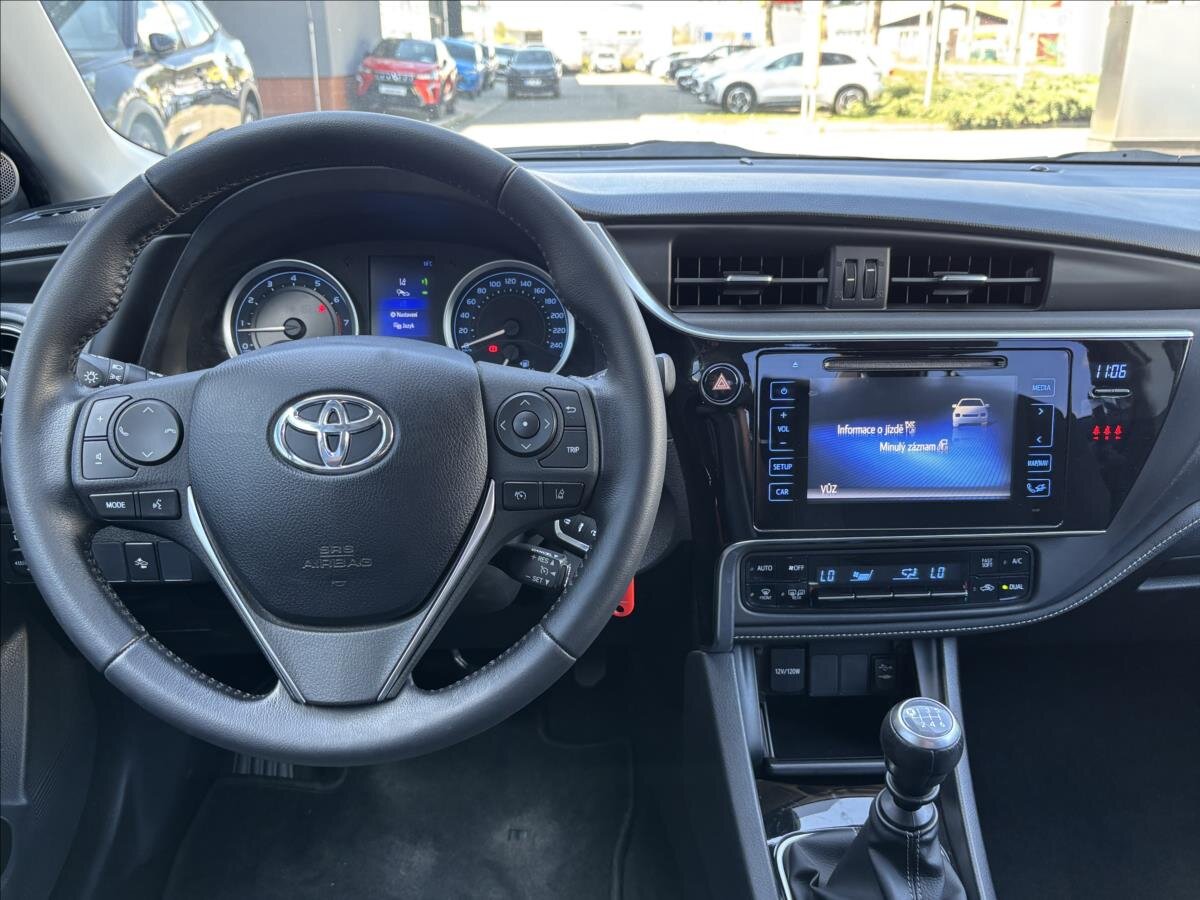 Toyota Corolla Sedan / Limuzína 1,6 l 97 kw