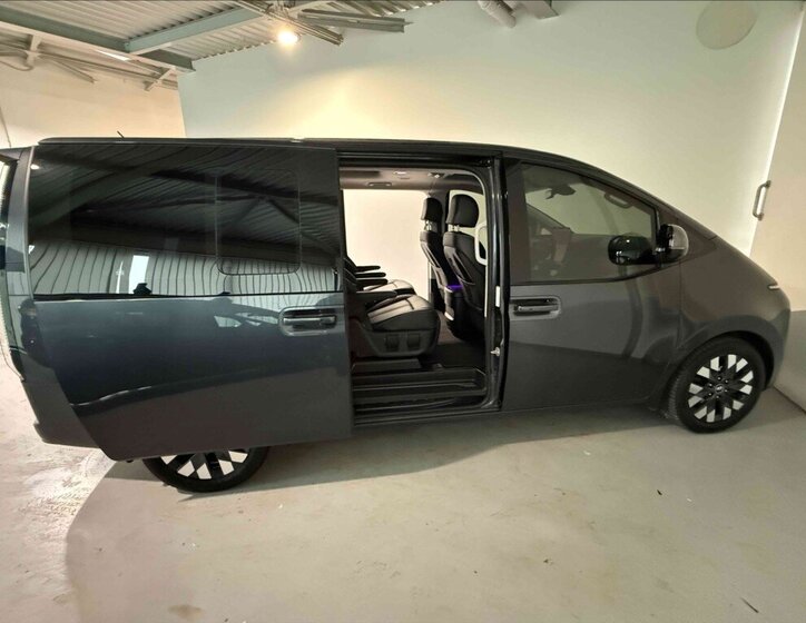 Hyundai Staria 9