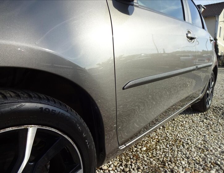 Toyota Yaris Kombi 1,3 l 73 kw