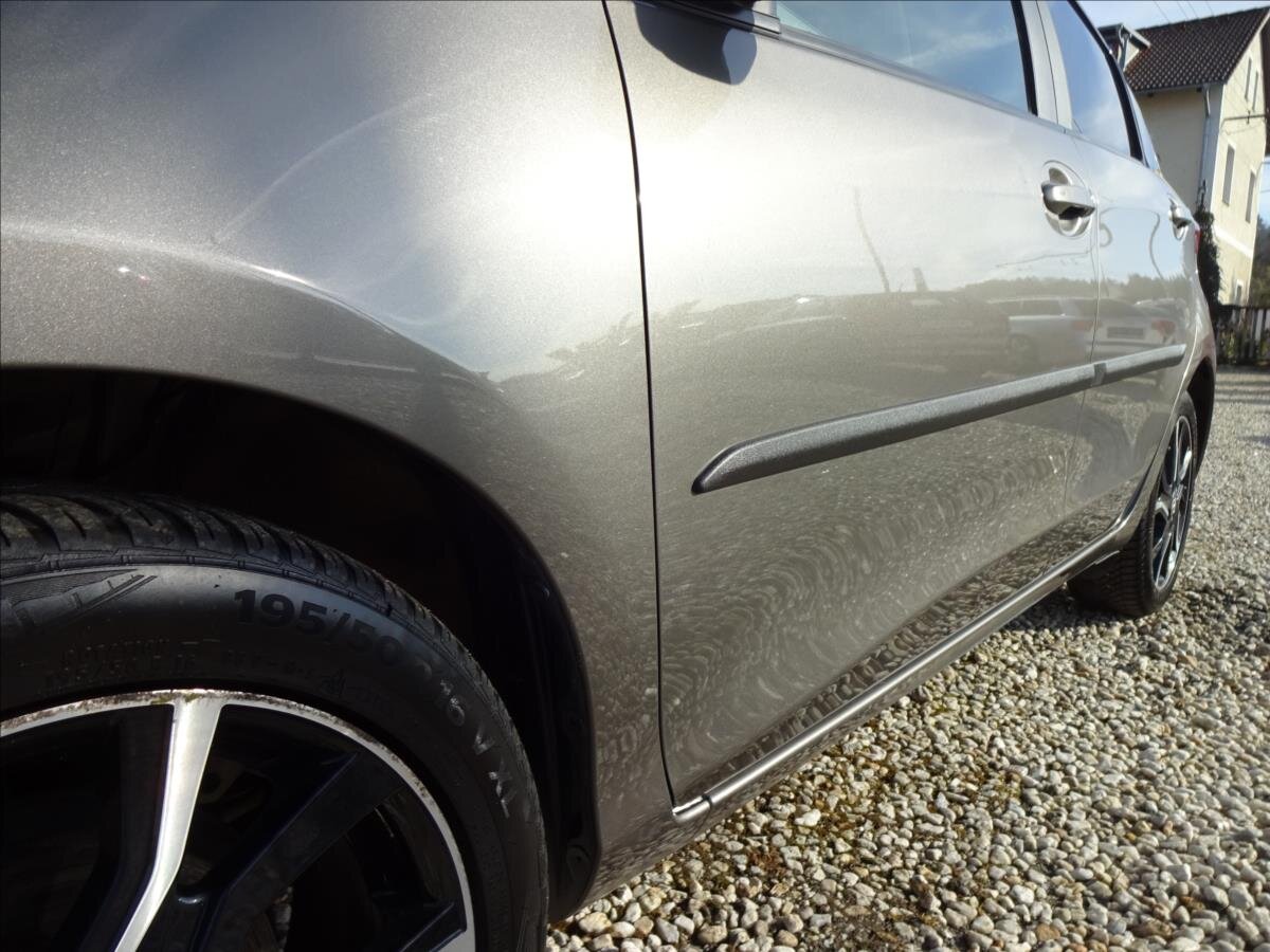 Toyota Yaris Kombi 1,3 l 73 kw