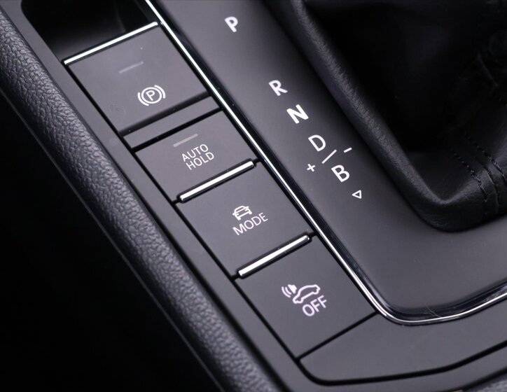 Volkswagen Bora Sedan / Limuzína 0,0 100 kw