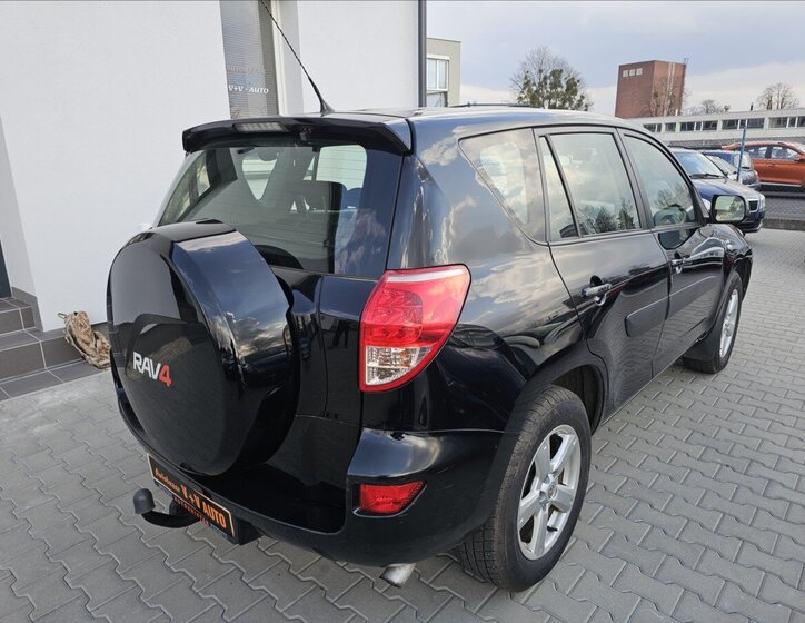 Toyota RAV4 Kombi 2,2 l 100 kw