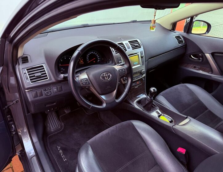 Toyota Avensis 12