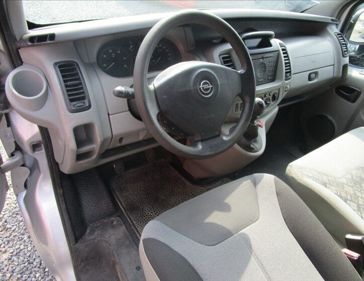 Opel Vivaro 10