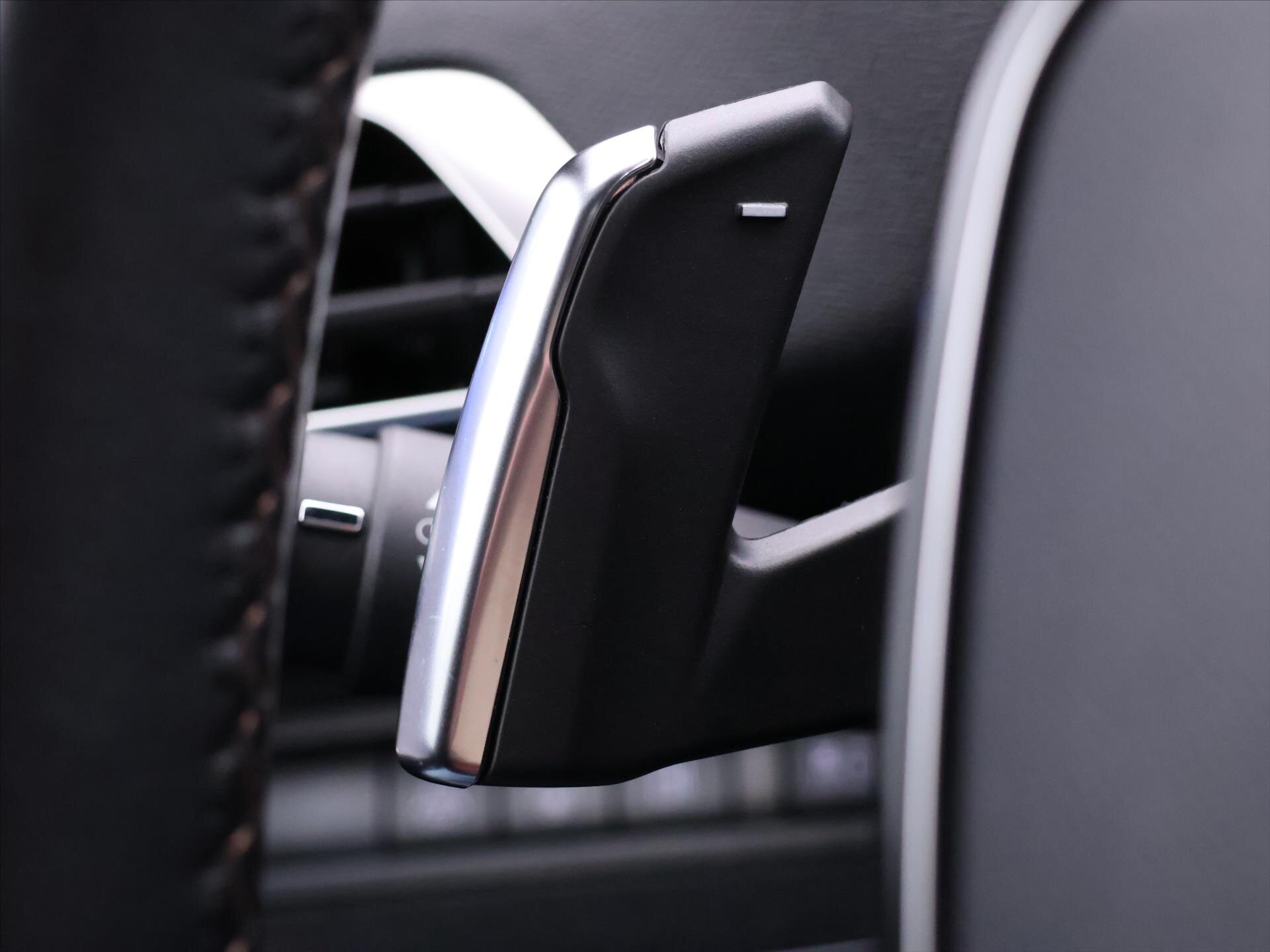 Peugeot 3008 SUV 1,6 l 133 kw