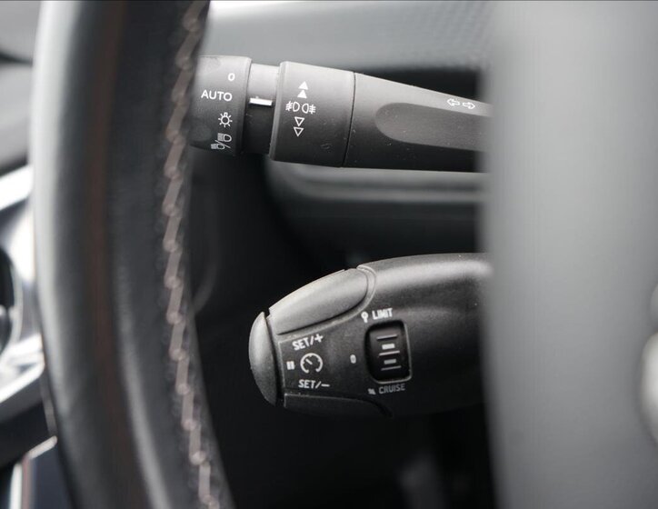 Peugeot 2008 SUV 1,2 l 81 kw