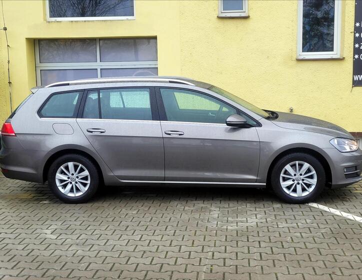 Volkswagen Golf 9