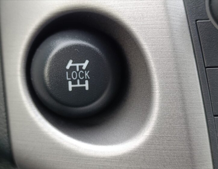 Toyota RAV4 SUV 2,2 l 100 kw