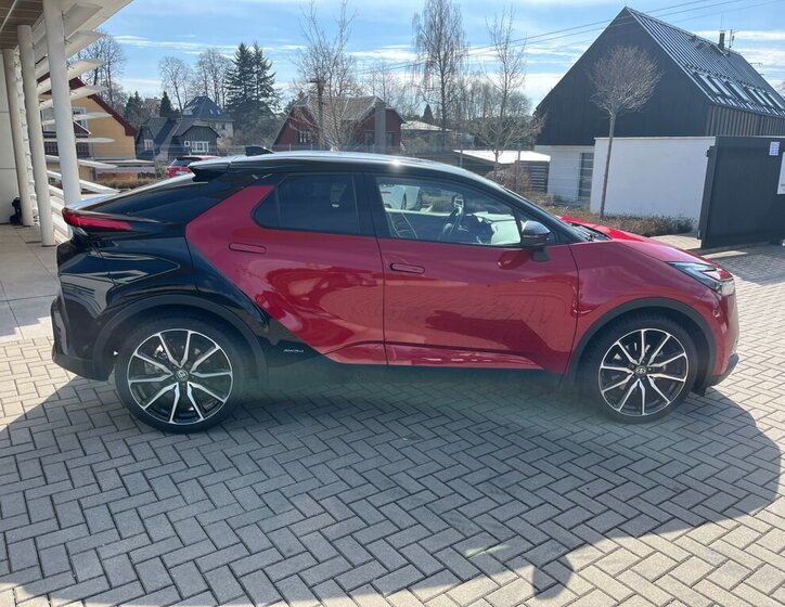 Toyota C-HR SUV / Terénní 2,0 l 112 kw