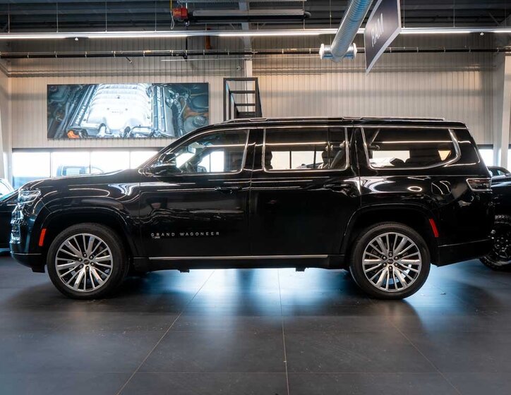 Jeep Grand Wagoneer SUV 6,4 l 351 kw