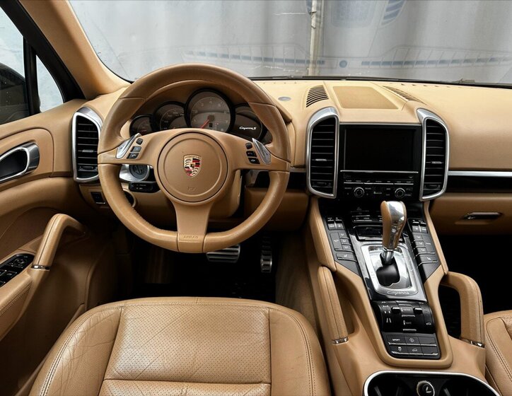 Porsche Cayenne Kombi 4,8 l 294 kw