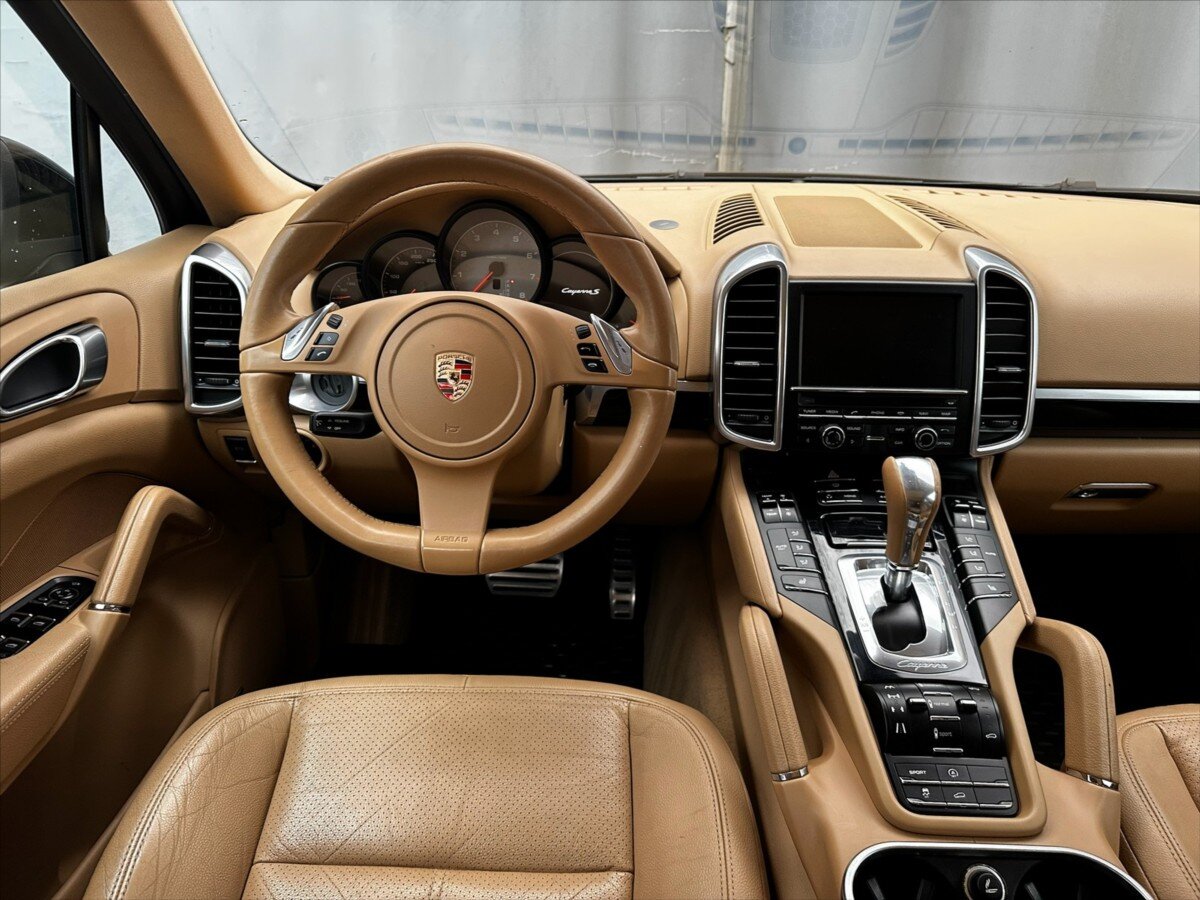 Porsche Cayenne Kombi 4,8 l 294 kw