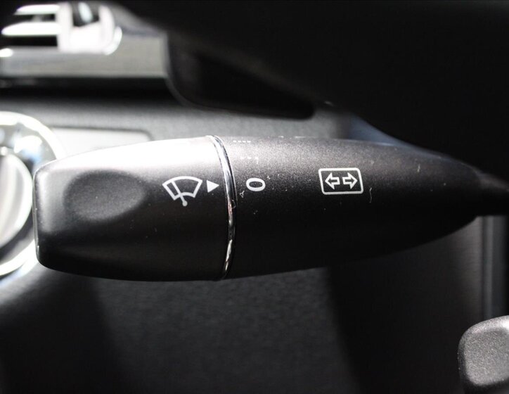 Mercedes-Benz Třídy E Sedan 3,0 l 170 kw