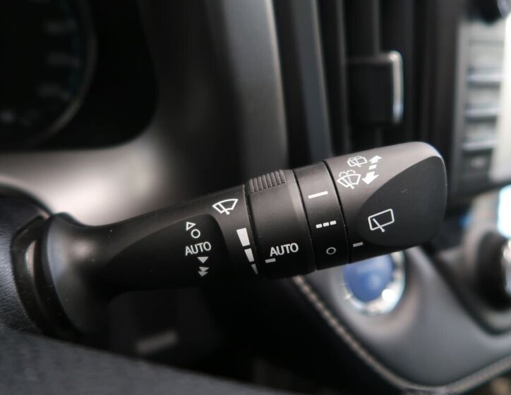 Toyota RAV4 SUV / Terénní 2,5 l 114 kw