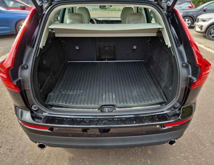 Volvo XC60 SUV / Terénní 2,0 l 145 kw