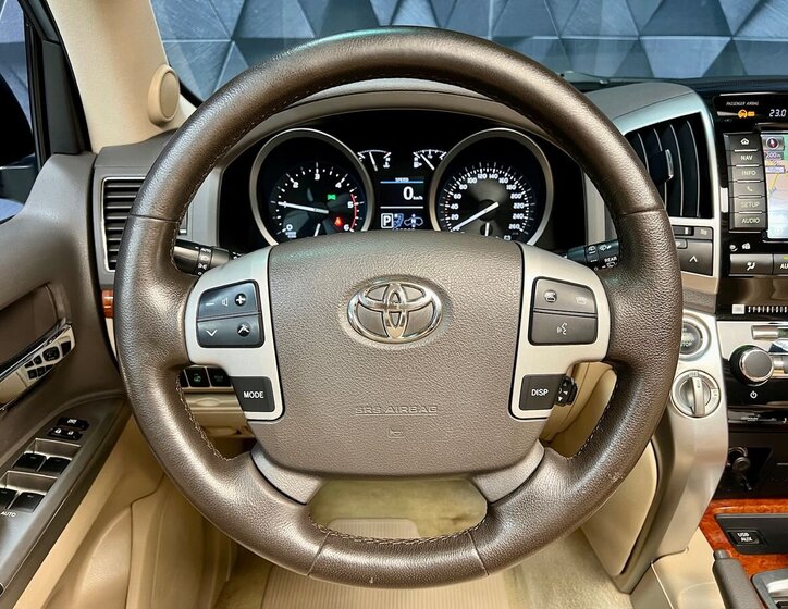 Toyota Land Cruiser 13
