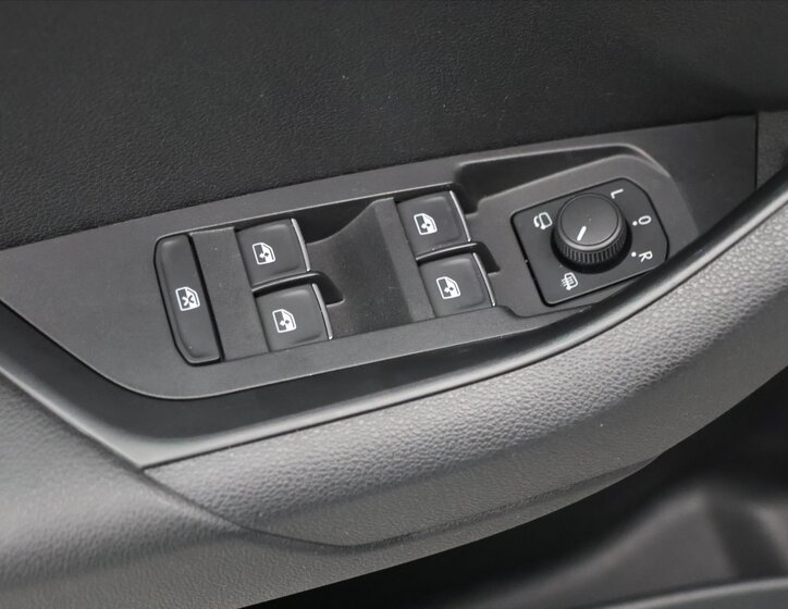 Škoda Karoq SUV / Terénní 1,6 l 85 kw