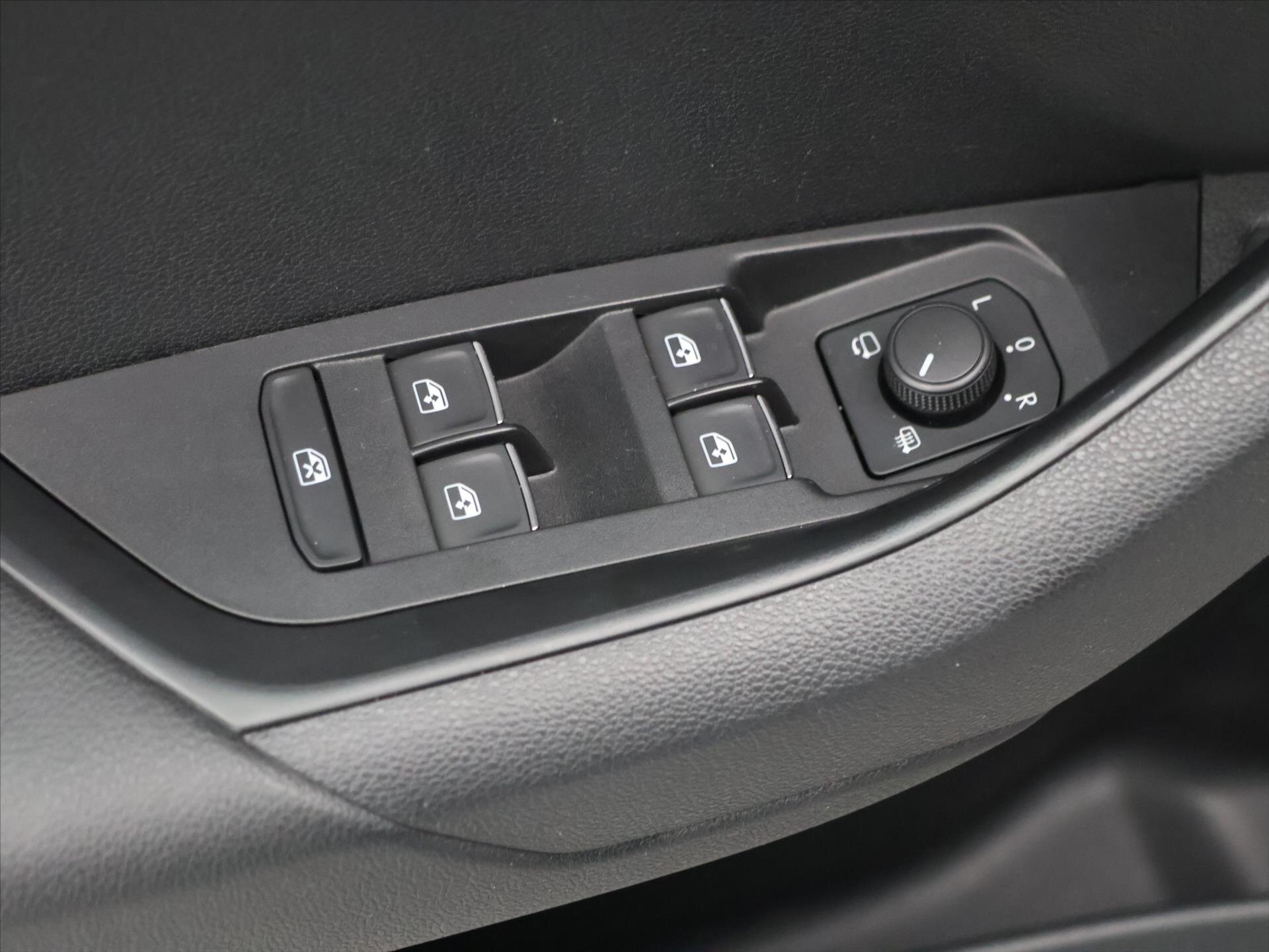 Škoda Karoq SUV / Terénní 1,6 l 85 kw