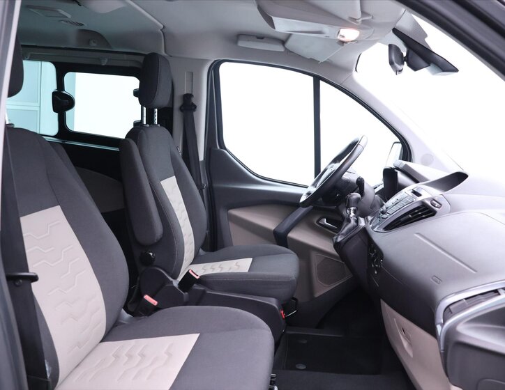Ford Tourneo Custom MPV 2,2 l 114 kw