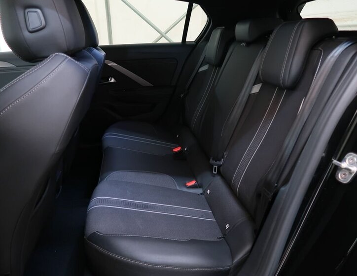 Opel Astra Hatchback 1,2 l 96 kw