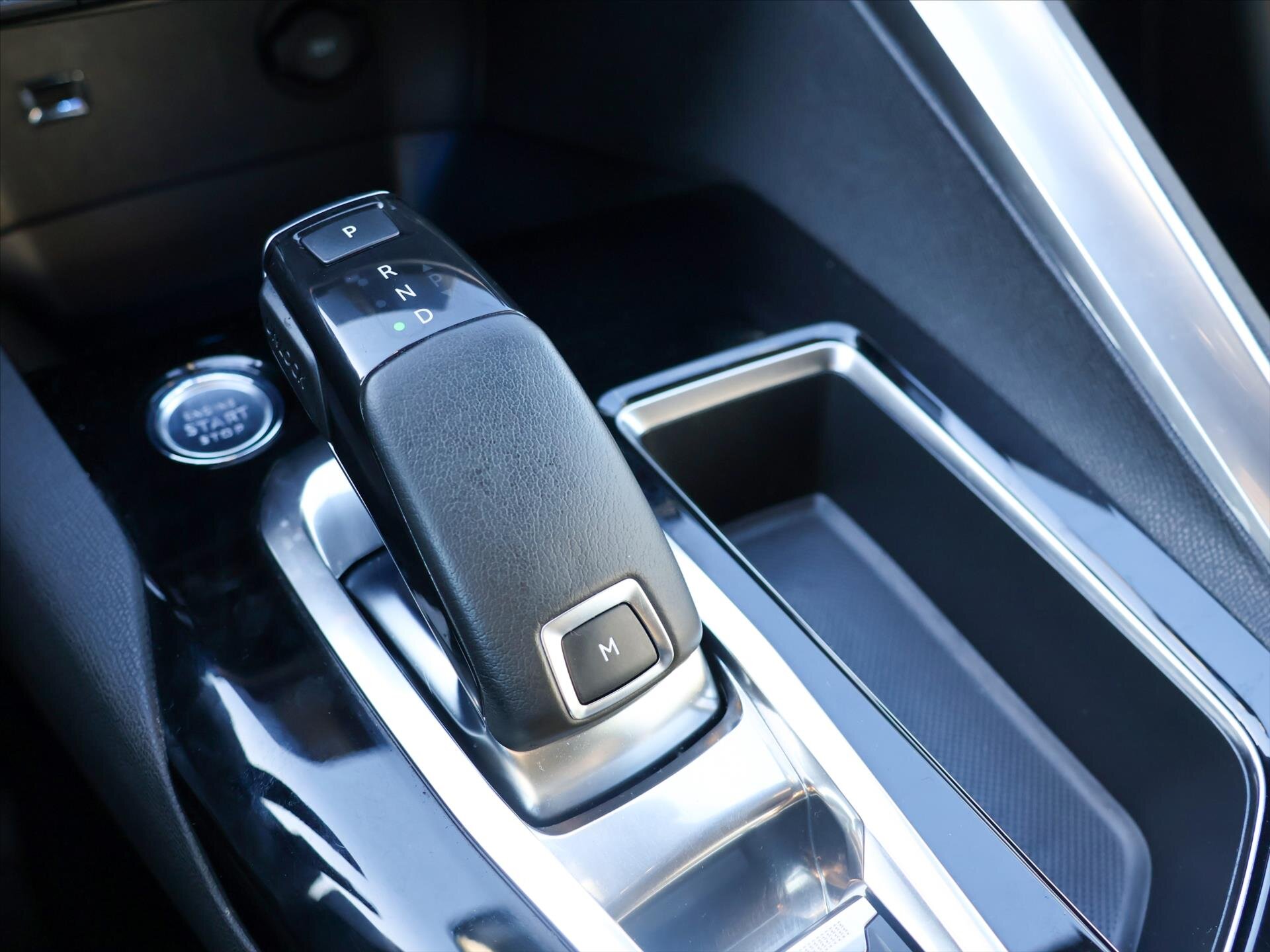 Peugeot 5008 SUV 1,6 l 133 kw