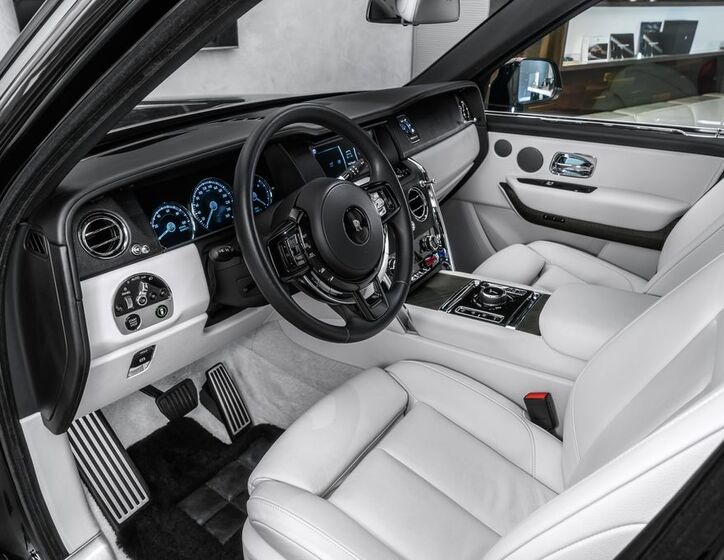 Rolls-Royce Cullinan 14