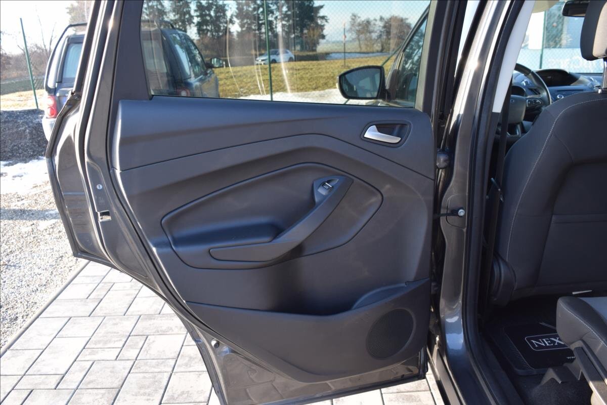 Ford Kuga SUV 1,5 l 88 kw