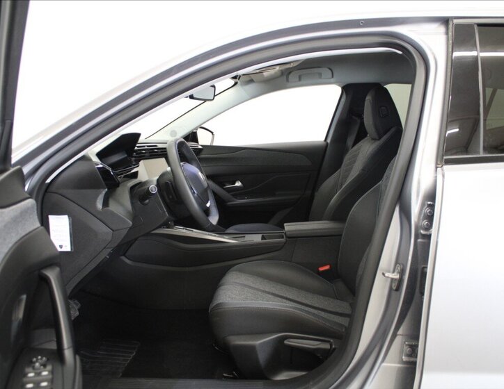 Peugeot 408 Liftback 1,2 l 96 kw