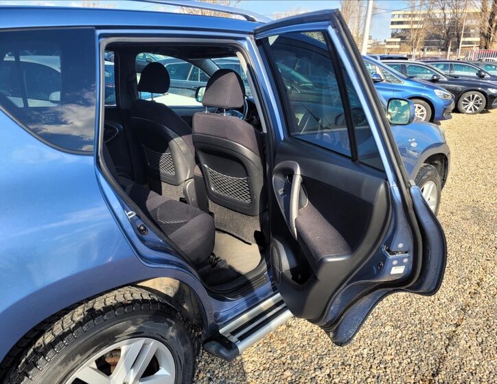 Toyota RAV4 SUV / Terénní 2,2 l 100 kw