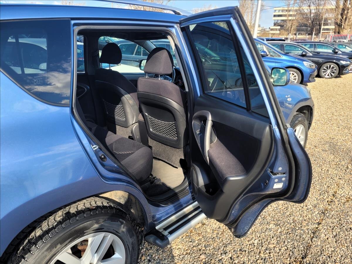 Toyota RAV4 SUV / Terénní 2,2 l 100 kw