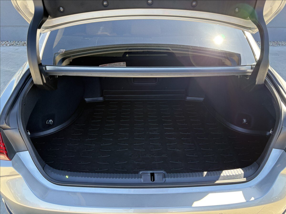 Lexus ES 300h Sedan / Limuzína 2,5 l 131 kw