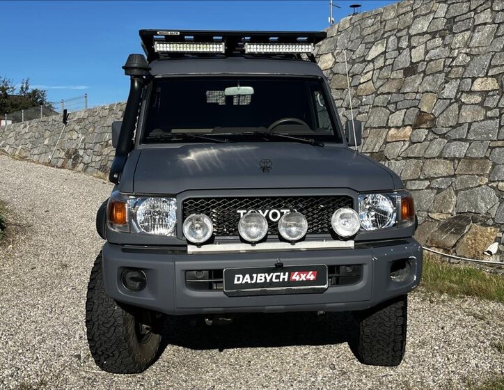 Toyota Land Cruiser 2