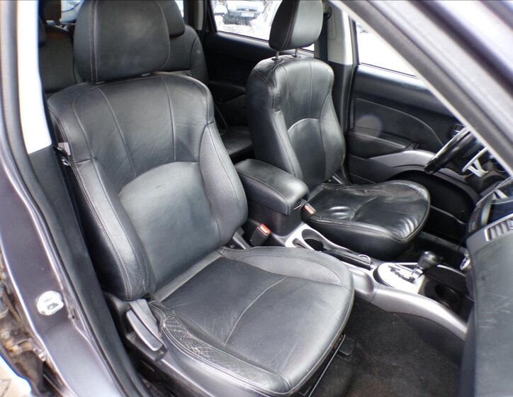 Mitsubishi Outlander Kombi 2,4 l 125 kw