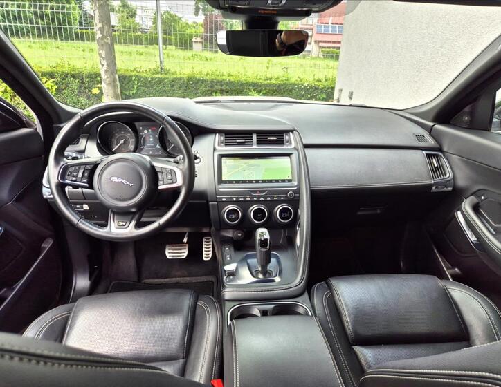 Jaguar E-Pace 25