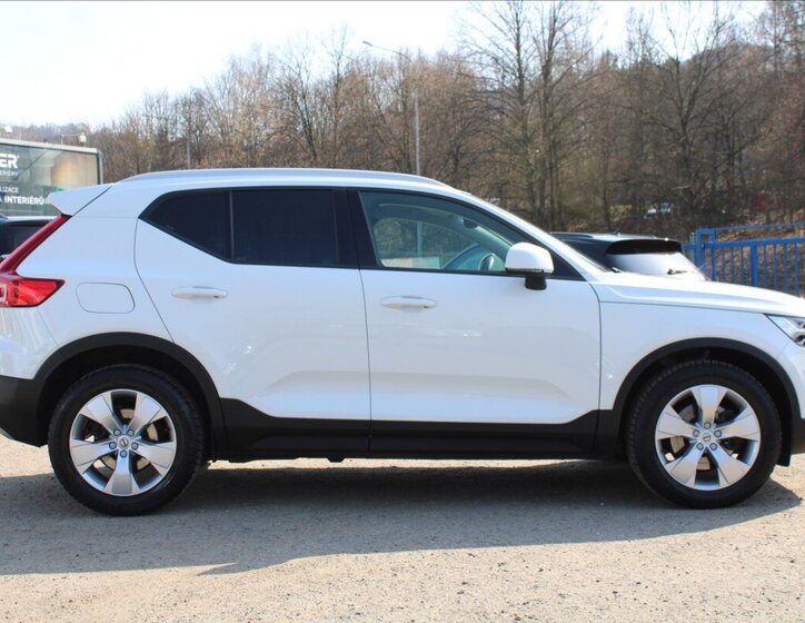 Volvo XC40 SUV / Terénní 2,0 l 140 kw