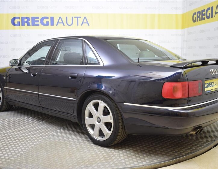 Audi S8 Sedan / Limuzína 4,2 l 265 kw