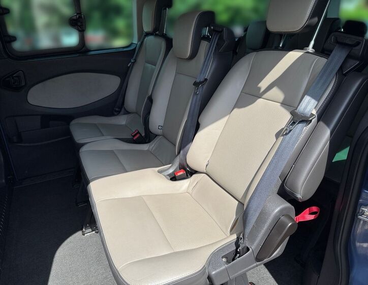 Ford Tourneo Custom 11